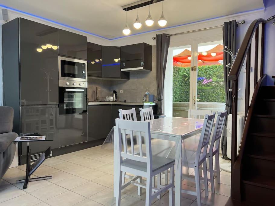 Kings Villa Near Disneyland Reserved Only For Family With Kids Saint-Germain-sur-Morin Exterior foto