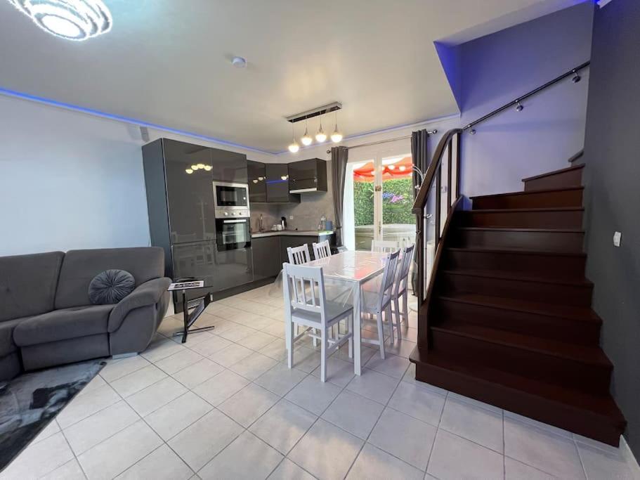 Kings Villa Near Disneyland Reserved Only For Family With Kids Saint-Germain-sur-Morin Exterior foto